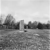 Trollhättan, Håjum. Resta stenar