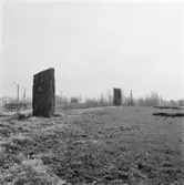 Trollhättan, Håjum. Resta stenar