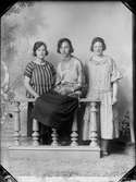 Tre kvinnor, Östhammar, Uppland