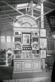 Knutsons marmeladfabrik. Bilden visar en utställningmonter (som står i en hallbyggnad) för firman. På överstycket förkunnas 