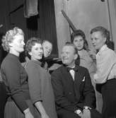 Handelsfolk på träff.
19 november 1958.