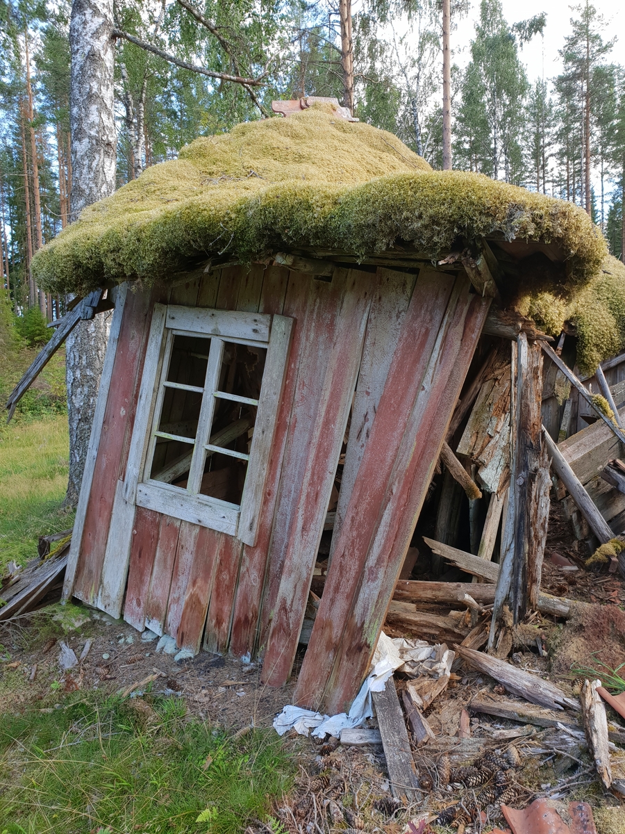 Jennie Tiderman-Österberg, Decommissioned Guards, houses raged, Skvasselbo Fathers, Gustafs, Säter, 2018.