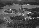 Flygfoto över Södra Hestra kyrka i Broaryd, Gislaveds kommun, Jönköpings län. Nr 200/1956