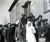 Utbildning Röda Korset. 1940-talet 2:a världskriget.
Sionkyrkan, Gamla Riksvägen.
Bl.a. Lisa Karlsson (th. Om sköterskan).
Tv. Om sköterskan Judith Svensson, Kyrkbacken.
Ester Lindkvist, Kyrkbacken.
Bakom sköterskan Agnes Eliasson, Bölet.