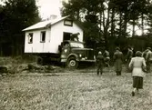 Husflyttning 1950-tal.
Från Sporred till Dammkärr.
Göte och Barbro Bengtssons sommstuga.
Bilen tillhörde Götes bror Knut Bengtsson, Tulebo Sörgård.