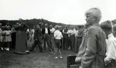 1949 invigning av fotbollsplan på Kärret. 
Nuv. COOPs parkering.
I talarstolen Torsten Englund ordf. Kållereds kommunalfullmäktige.