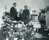 Kållereds Stom 1:41, Mellanvägen 3, Kyrkbacken.
Fr. v. 1. Åke Gjörloff f. 1926. 2. Ingeborg Gjörloff f. 1903 
d. 1986. 3. Henry Gjörloff f. 1895 d. 1982. 4. Åkes fru 
Randy f. 1928.