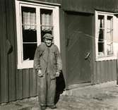 Robert Pettersson (1886-1968) som var dräng på Ekans gård från 1912. Född i Lindome. Fotot taget på gården.