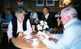 Brattåsgården, Streteredsvägen 5, Matsalen. Ca 1987-88.
Fr.v:
Kajsa Parkström, 1915-2006, i bakgrunden i profil
Sonja Hagman, 1920-1999, svart väst
?, vit kofta
Folke Eliasson, 1895-1989
Helmer Olsson, 1916-1998, ryggen mot kameran