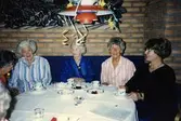 Brattåsgården, Streteredsvägen 5, fest ca. 1990.
Fr.v.:
Ingrid Nilsson, 1912-2006
Daga Alander, 1905-1996
?
Stina Svensson, 1912-2001
Aina Ekstedt, föreståndare