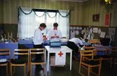 Kommunalhuset A-salen 1991.
Sista Röda korset bazaren i lokalen.
Fr. v.:
Iréne Karlsson
Gunnel Tauson