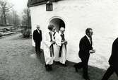 Återinvigning av Kållereds kyrka, 2/5 1976.
Fr.v.:
Karl Olofsson, kyrkvaktmästare.
Mats Oreklev, kyrkoherde, Lindome.
Gustaf Lindman, kyrkoherde, Kållered
?
Arvid Persson, kyrkvaktmästare