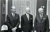 ASEA-veteraner 
Från vänster Gerhard Leverfeldt, Nils Lindkvist och oidentifierad.
Tre herrar i kostym och slips.