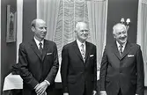 ASEA-veteraner 
Från vänster Gerhard Leverfeldt, Nils Lindkvist och oidentifierad.
Tre herrar i kostym och slips.