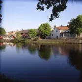 Bilden är tagen från norra sidan av Arbogaån och visar radhusen och IOGT-lokalen på Storgatan.