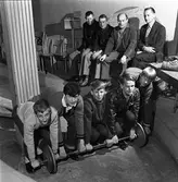 Brottarkillar i träningslokalen.
Grabbarna är, från vänster: Jan 