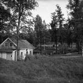 Brunnshuset vid Vinbäcken
I bakgrunden ses sommarverandan.