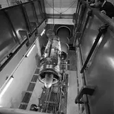 CVA. Ljuddämparen för motorprovning monteras.
Centrala Verkstaden Arboga