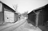 Äldre bebyggelse. Exteriör av uthus. Miljö.
Fotografens anteckning: Dokumentation av fastigheter i kvarteren söder och norr om ån. Bilder och beskrivning finns på Arboga Museum.