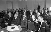 Företagarkonferens i Stadskällarens festvåning. Deltagarana kommer från Arboga och Köping.
På tredje raden, mitt i bilden, anas Nils Brodin.