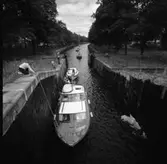 Hjälmare kanal, båtar i sluss