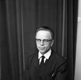 Hugo Rehnlund, lärare vid samrealskolan
Porträtt av man