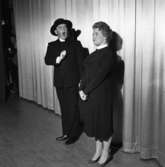 Lokalrevyn 1959
En man och en kvinna på scenen. Hon kan vara Vastie Fager.