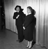 Lokalrevyn 1959
En man och en kvinna på scenen. Hon kan vara Vastie Fager.