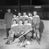 Skolhockey
Bakre raden, från vänster: Gösta Johannesson, Torbjörn 