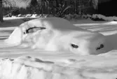 Översnöad bil.
Vinter.