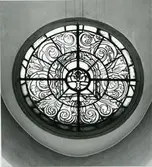 Kärrbo sn. Kyrkfönster i Kärrbo kyrka.