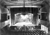 1825 fick Jönköping en ny teater, centralt belägen vid Hovrättstorgets östra sida. Teaterbygget finansierades genom att stadens borgare tecknade aktier i 