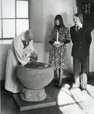 Lundby sn. Dop i Lundby kyrka. 