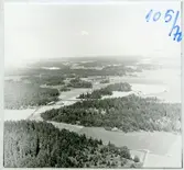 Lundby sn. Flygfoto över Berghagen fornborg. 