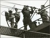 Installation av kontaktledning av Rolf Andersson, Henry Öhlin och Sven-Olof Pettersson.