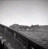 Figeholms skärgård, klipphäll och båt.