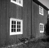 Figeholms skärgård, långsidan på ett bostadshus på Örö.