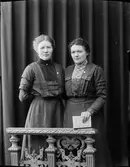 Ateljéporträtt - Ruth Skötsner och Beda Mattsson, Östhammar, Uppland