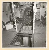 Torpedrum. Manskapsinredn. Ack. rum sett förifrån.