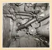 Manöverrum. Rör under durk vid skott 31.