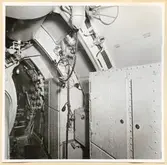 Torpedrum. Bordvarts om torp.magasin. SB sida sedd akterifrån.