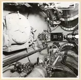 Torpedrum. Förliga delen av taket med förhalningsspelet sett akterifrån.