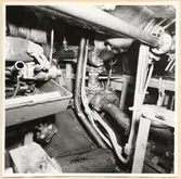 Torpedrummet SB sida under torp.tuberna sett förifrån.