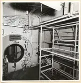 Torpedrummet. BB sida av aktra skottet.