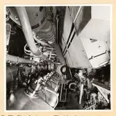 Dieselmotorrum. BB sida. Bordvarts diesel sedd förifrån.