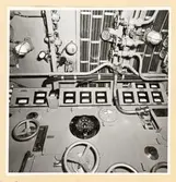 Dieselmotorrum. BB sida. Manövertavla och taket.