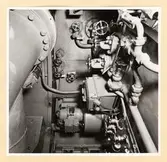 Dieselmotorrum. BB sida. Taket mellan spt. 25 och 26 sett från CL.