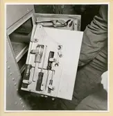 Maskinuppb. Gyroskåp, undre, över hylla Off.-rum BB