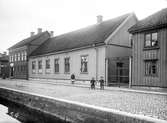 Skyddsföreningens småbarnsskola vid Kanalgatan 20 i Jönköping år 1908.