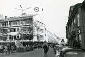 Västerås. Smedjegatan mot öster från korsningen Köpmangatan.